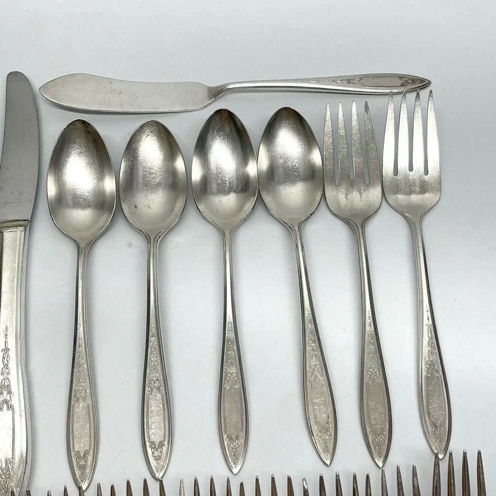 Wm A Rogers Debutante Grandeur Princess by Oneida Silverplate Flatware 34 piece